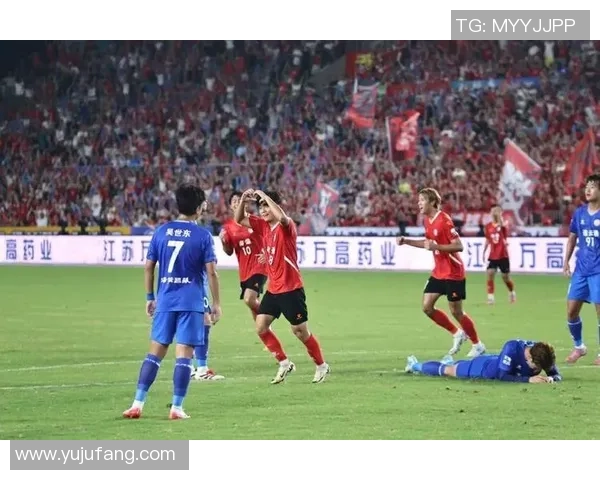 世界杯精彩对决里昂与马竞激战成平补时进球引发全场狂欢